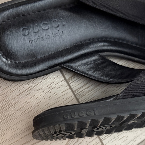 Gucci Men\'s Black Flip-Flops